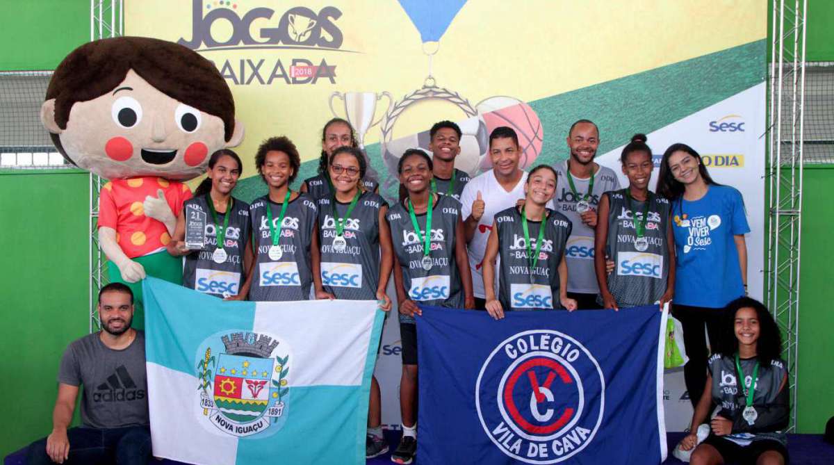 08/04/2018 - Caderno Baixada. Jogos da Baixada. Premiação segundo lugar Sub 14 de Basquete feminino.Equipe Nova Iguaçu. Foto: Fernanda Dias / Agência O Dia.