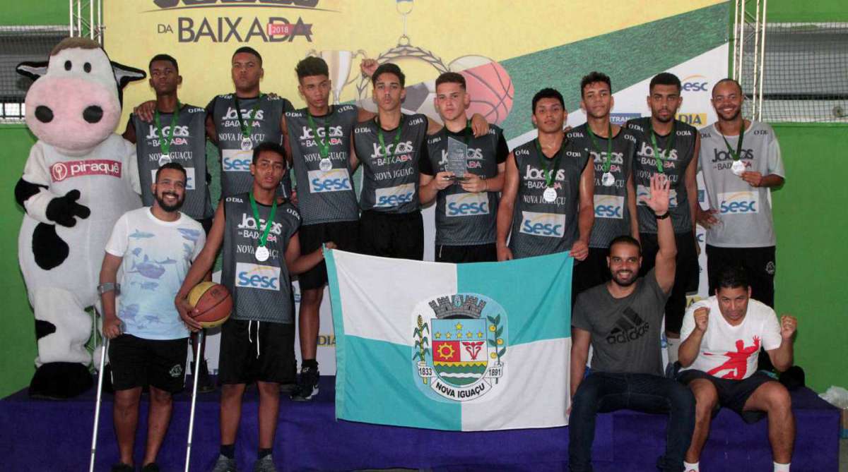 08/04/2018 - Caderno Baixada. Jogos da Baixada. Premiação segundo lugar Sub 17 de Basquete masculino. Equipe Nova Iguaçu. Foto: Fernanda Dias / Agência O Dia.