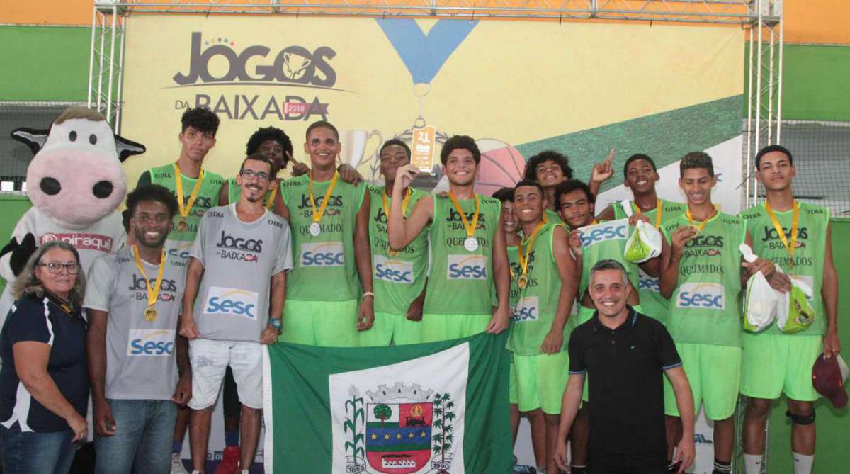 08/04/2018 - Caderno Baixada. Jogos da Baixada. Premiação primeiro lugar Sub 17 de Basquete masculino. Equipe Queimados. Foto: Fernanda Dias / Agência O Dia.