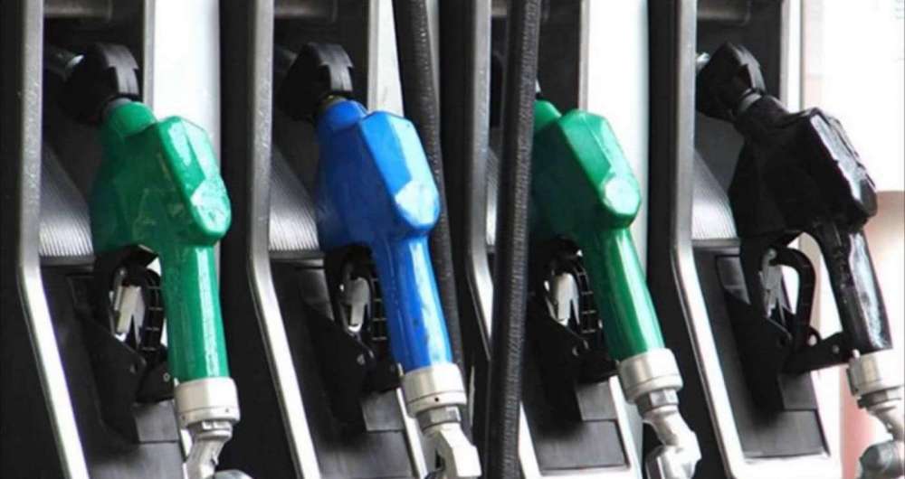 Pre�o entre a gasolina comum e a aditivada pode ter varia��o de 39% em postos, no Rio. Hoje, o derivado mais barato � vendido por R$ 3,79
