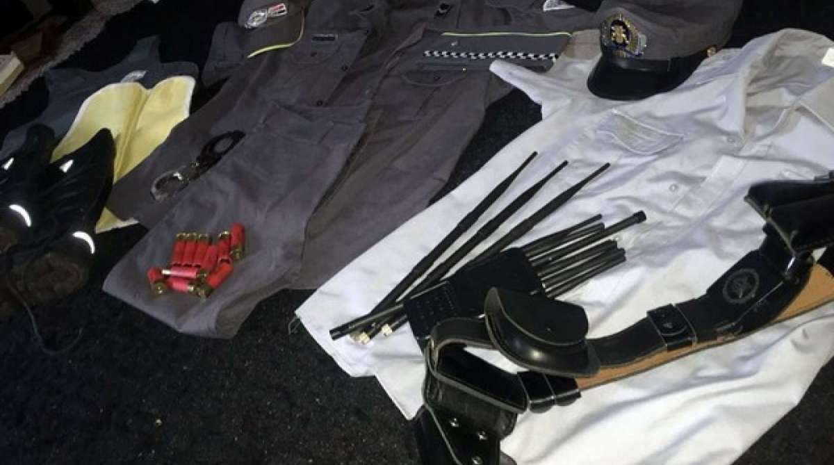 Ministério Público apreendeu fardas da Polícia Militar e munições em operação contra roubo de cargas - Divulgação