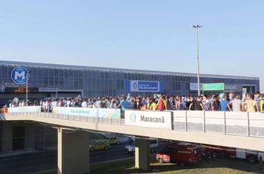 Estação de metrô do Maracanã é batizada com homenagem a Pelé