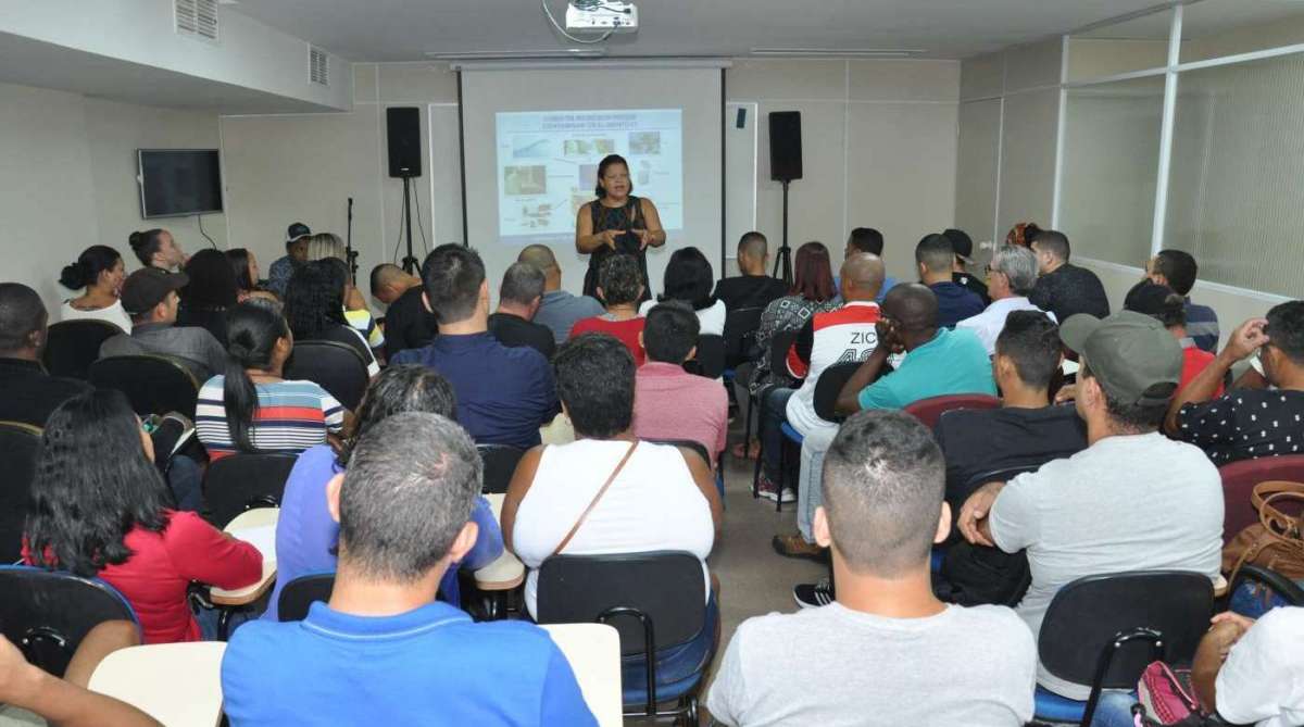 Médicos-veterinários da Superintendência de Educação da Vigilância Sanitária promovem o curso de Noções Básicas de Higiene na Manipulação de Alimentos para cozinheiros, garçons, nutricionistas e donos dos 51 bares e restaurantes do Rio que estarão no festival gastronômico