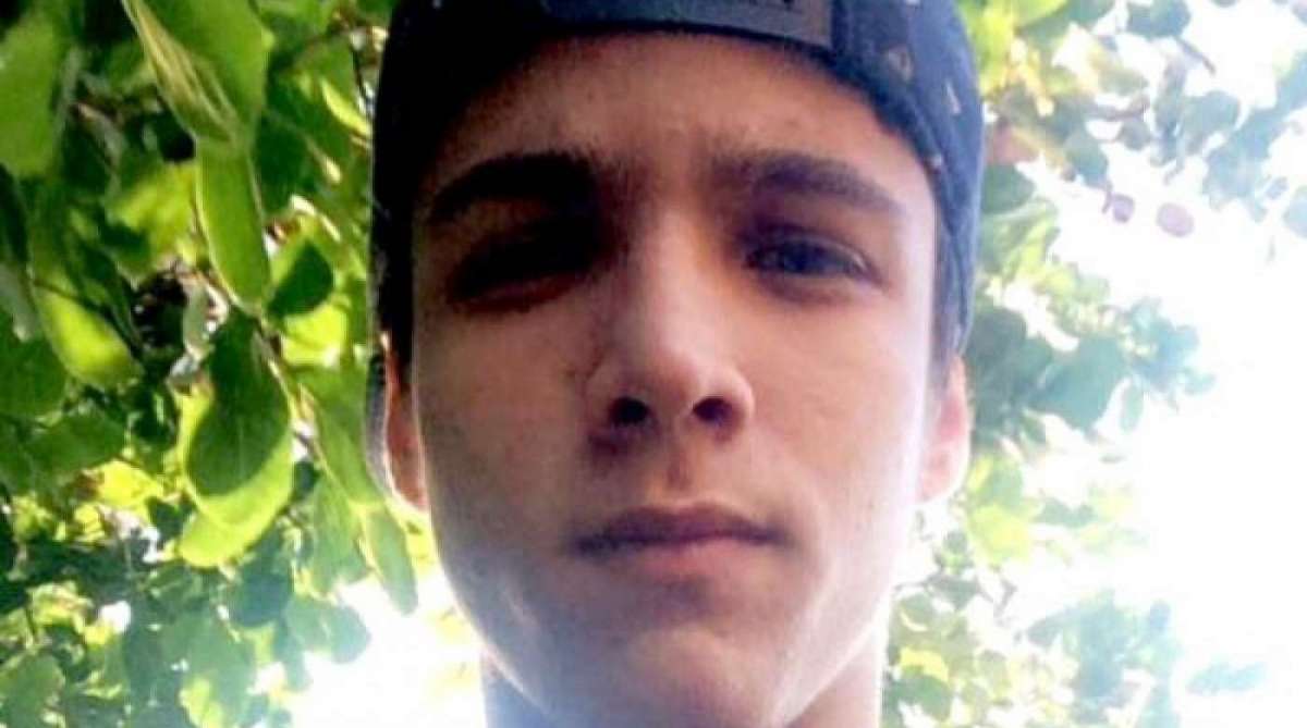 O estudante de direito Ueze Eduardo, de 19 anos, morreu ao sofrer uma parada cardiorrespiratória após passar mal em festa - Reprodução/Facebook