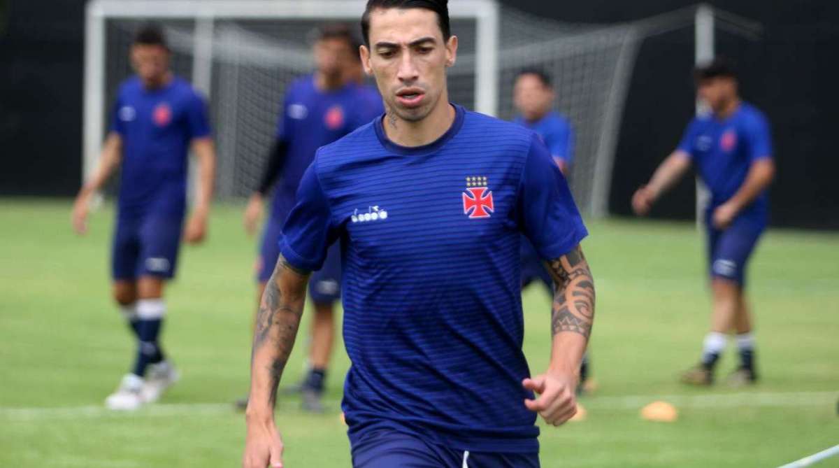 Rildo não atua desde maio, quando sofreu uma contusão no ombro - Paulo Fernandes/Vasco.com.br