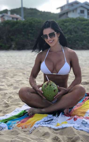 Eva Andressa faz sucesso nas redes sociais