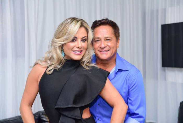 Leonardo posa com a mulher, Poliana - Ag. News