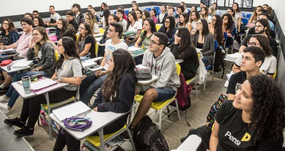 Alunos em aula no Col�gio Pensi: desenvolvimento da vis�o cr�tica � uma das prioridades 