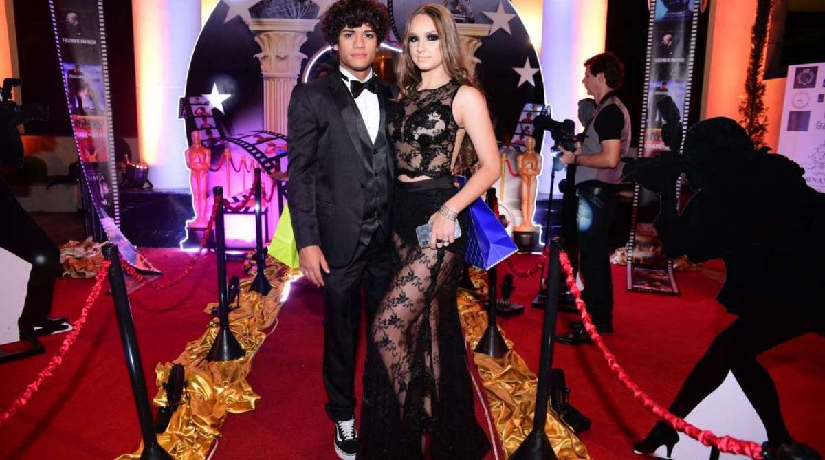 Gabriel Santana, que viveu o personagem Mosca em \'Carrossel\', e a namorada