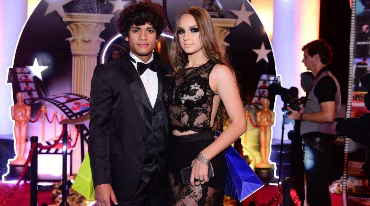 Gabriel Santana, que viveu o personagem Mosca em \'Carrossel\', e a namorada