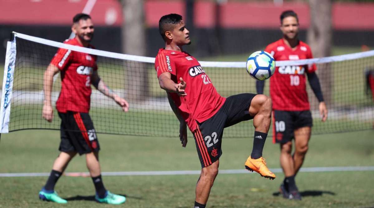 Everton joga futevôlei em treino no Ninho do Urubu: clima de despedida - Gilvan de Souza / Flamengo
