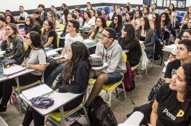 Programa Impacta oferece bolsas de estudos para alunos de baixa renda