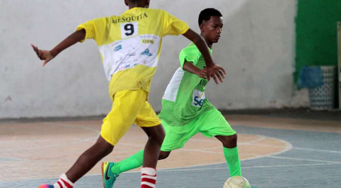 14/04/2018 - Caderno Baixada. Jogos da Baixada. Semi Final Futsal Masculino. Equipe Queimados e Mesquita. Foto: Fernanda Dias / Ag�ncia O Dia.