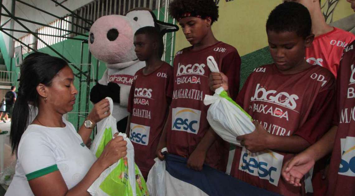 14/04/2018 - Caderno Baixada. Jogos da Baixada. Premia��o Futsal Masculino Sub 14. Foto: Fernanda Dias / Ag�ncia O Dia.