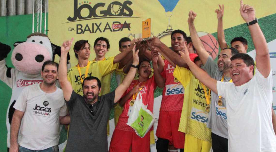 14/04/2018 - Caderno Baixada. Jogos da Baixada. Premia��o Futsal Masculino Sub 14. Foto: Fernanda Dias / Ag�ncia O Dia.