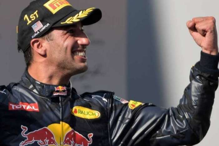 Daniel Ricciardo venceu na China