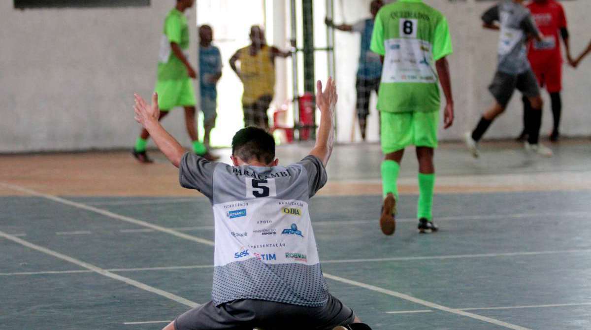 15/04/2018 - Caderno Baixada. Jogos da Baixada. Semi Final Futsal Sub 17 masculino.Equipes Paracambi e Queimados. Foto: Fernanda Dias / Agência O Dia.