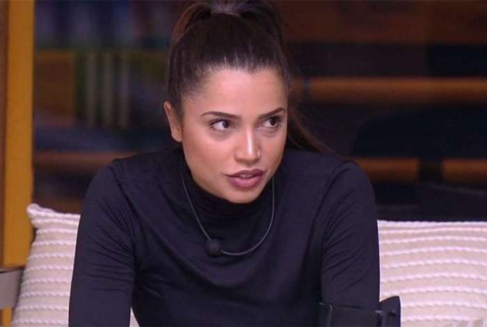 Paula conversa com Gleici e afirma que fam�lia Lima tem 'vantagem' no jogo