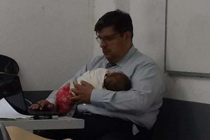 Professor H�lio Borges com a pequena Anna Lu�sa