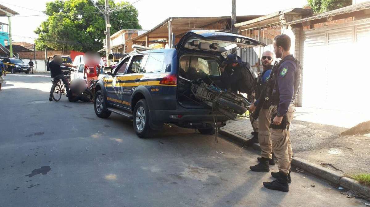 Agentes da PRF recuperaram moto roubada - Divulgação
