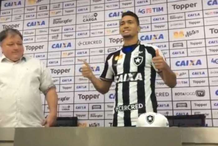 Jean foi apresentado no Botafogo