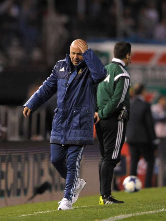 Jorge Sampaoli segue pressionado