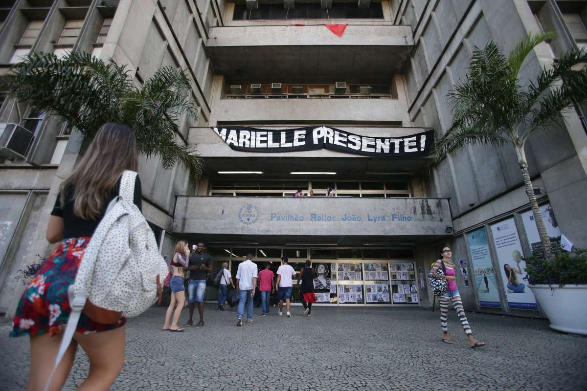 Volta as aulas na UERJ. Movimentação de alunos e funcionários na instituição. Foto: Daniel Castelo Branco / Agência O Dia - Foto: Daniel Castelo Branco