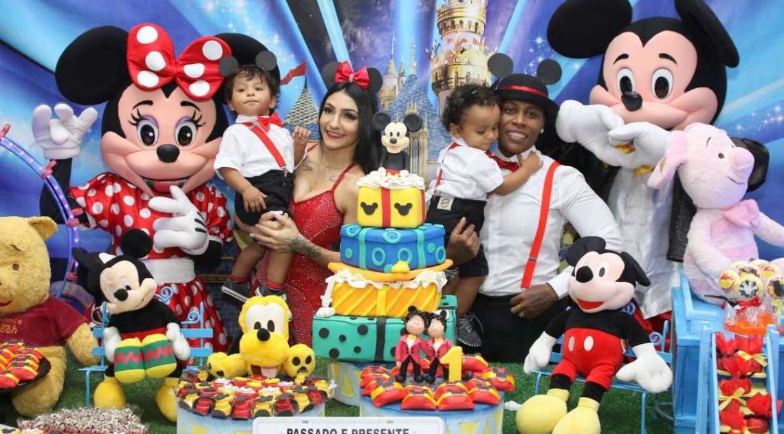 Pep� comemora anivers�rio dos filhos com festa em S�o Paulo