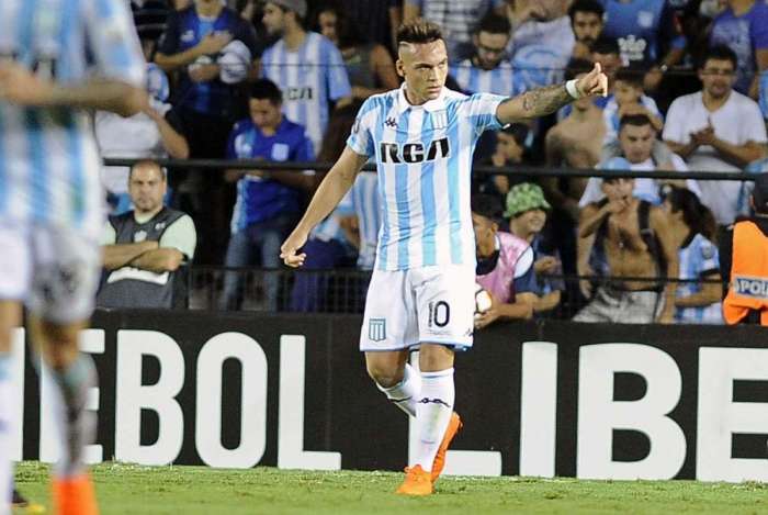 Lautaro Martinez, jogador do Racing, na partida contra o Vasco na Argentina