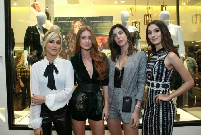 Fernanda Paes Leme, Marina Ruy Barbosa, Camila Coutinho e Marina Moschen