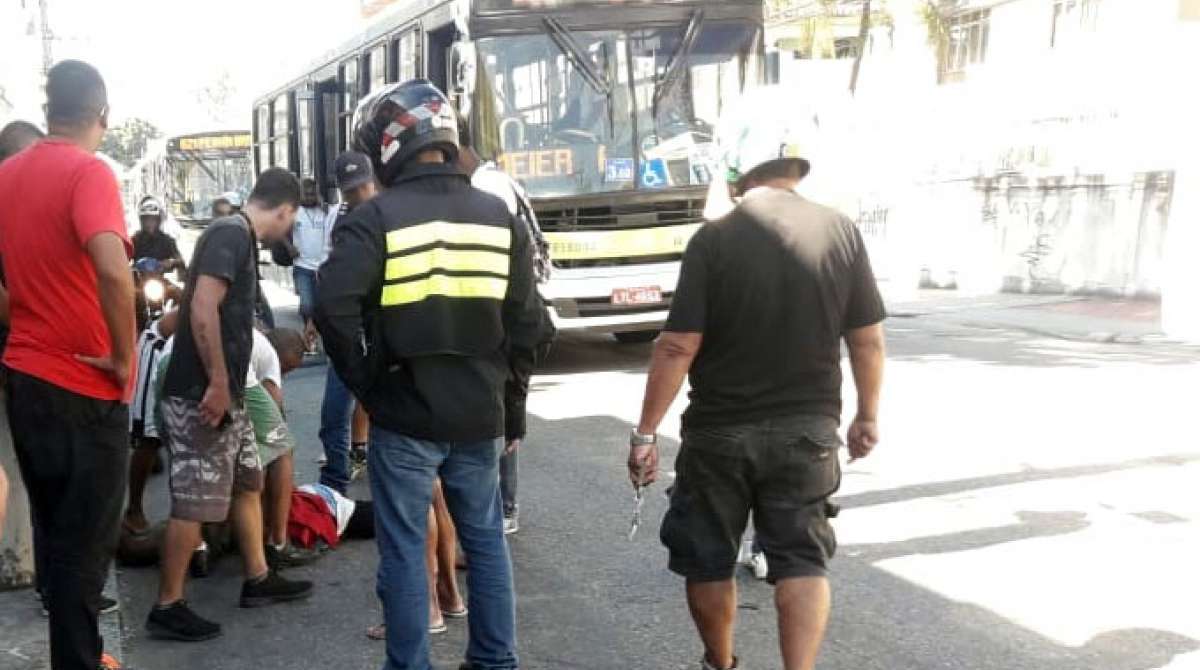 Homem é agredido suspeito de roubar celular em Olaria