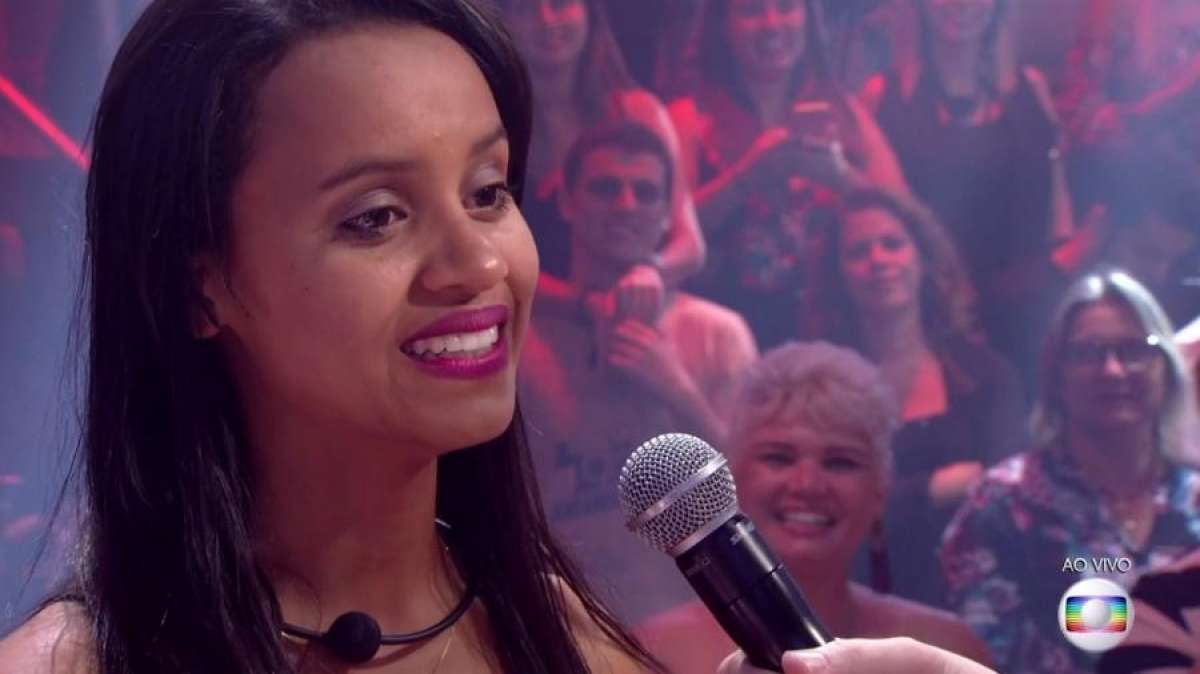 Gleici grita 'Lula livre' ao vivo no palco da final do 'BBB 18' - Reprodução