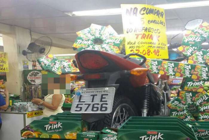 Moto roubada que seria sorteada em mercado � apreendida