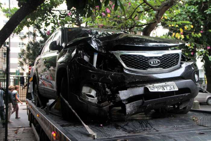 Bandidos furam blitz da pol�cia e se refugiam no Shopping Fashion Mall