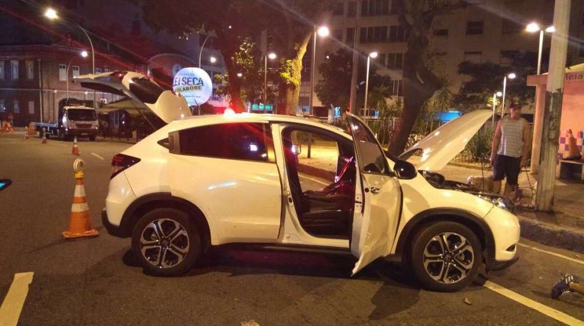 Carro roubado é parado na blitz - Divulgação