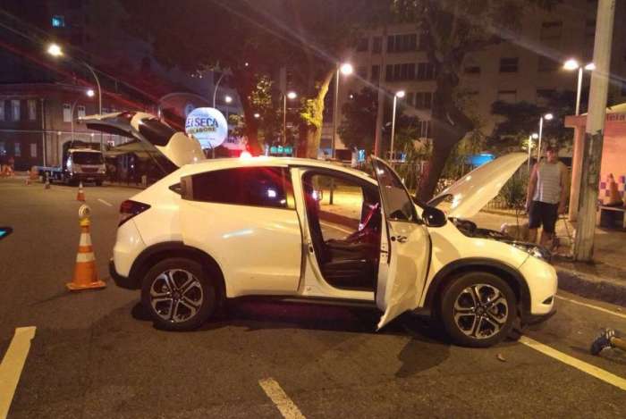 Cinco homens foram presos com carro roubado em blitz da Lei Seca