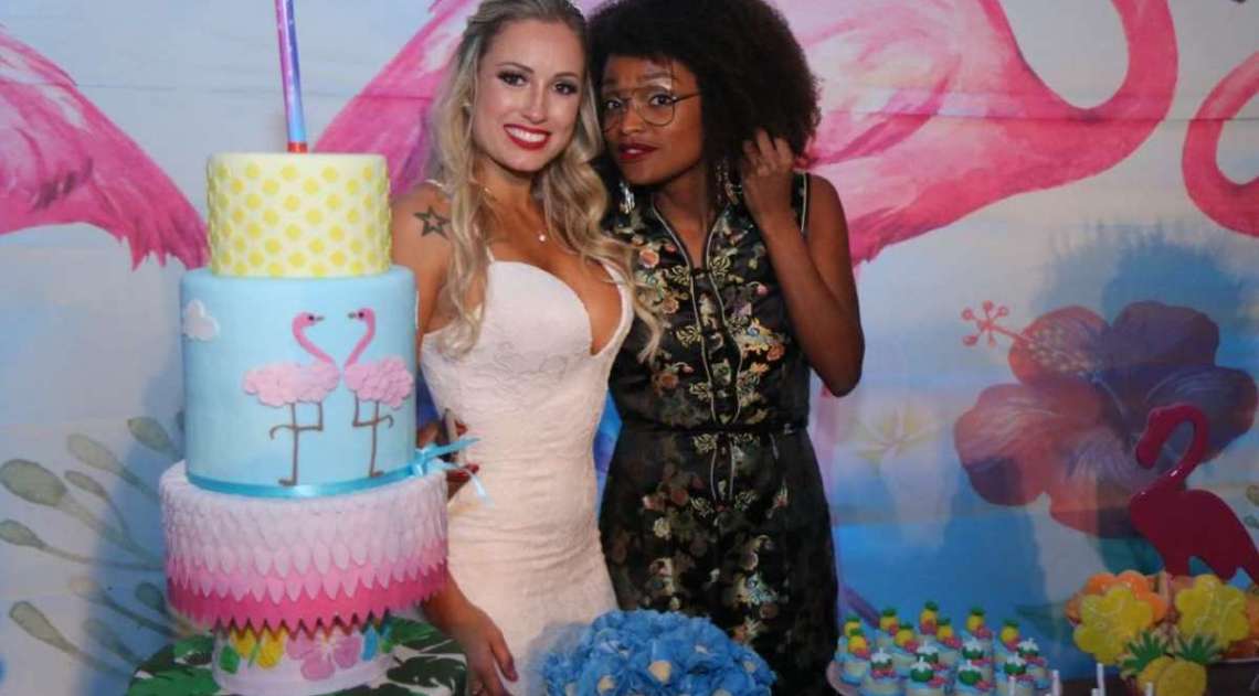 Ex-BBB J�ssica comemora anivers�rio de 27 anos com mega festa