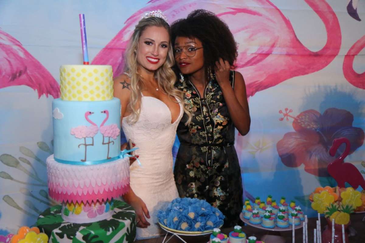 Ex-BBB Jéssica comemora aniversário de 27 anos com mega festa