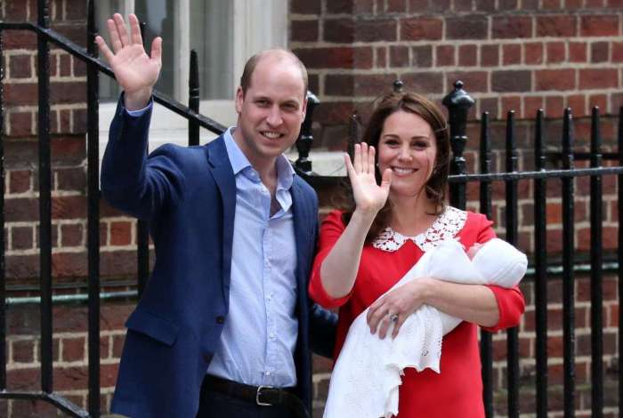 Pr�ncipe William e a Duquesa de Cambridge Kate Middleton mostram o filho rec�m-nascido � m�dia em frente ao Hospital St. Mary, no centro de Londres