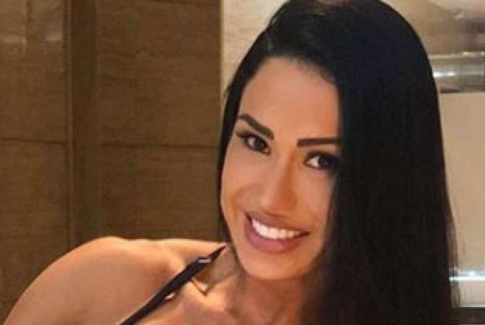 Gracyanne Barbosa exibiu m�sculos em rede social