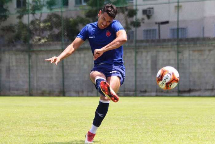 Andrés Ríos treina em São Januário