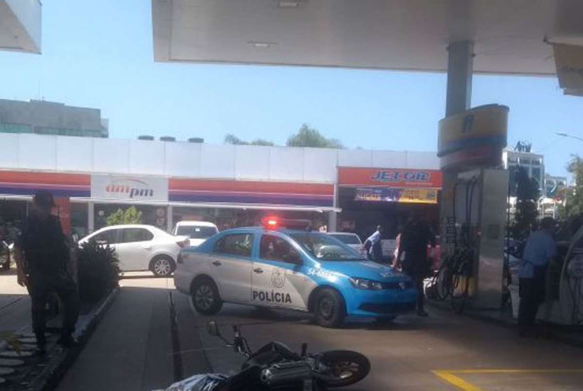 Policial reagiu a tentativa de assalto e matou suspeito em posto de combustíveis na Barra da Tijuca - WhapsApp O DIA (98762-8248)