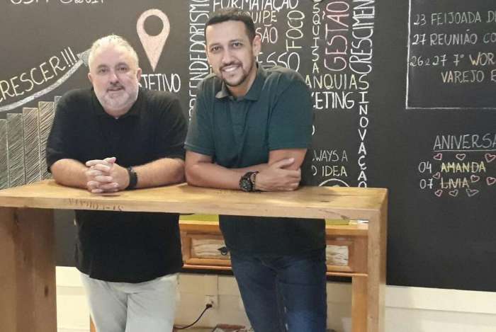 Andr� Luis Soares Pereira e Umberto Papera, os s�cios da empresa que organiza o ciclo de palestras