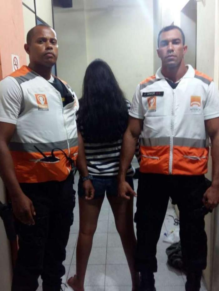 Policiais prendem suspeita de roubar celular de casal em Niter�i