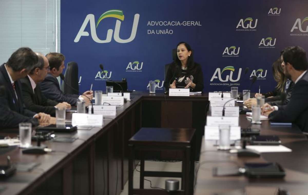 A advogada-geral da União, ministra Grace Mendonça coordena a primeira reunião da câmara instaurada para a conciliação da questão do auxílio-moradia para magistrados - José Cruz / Agência Brasil