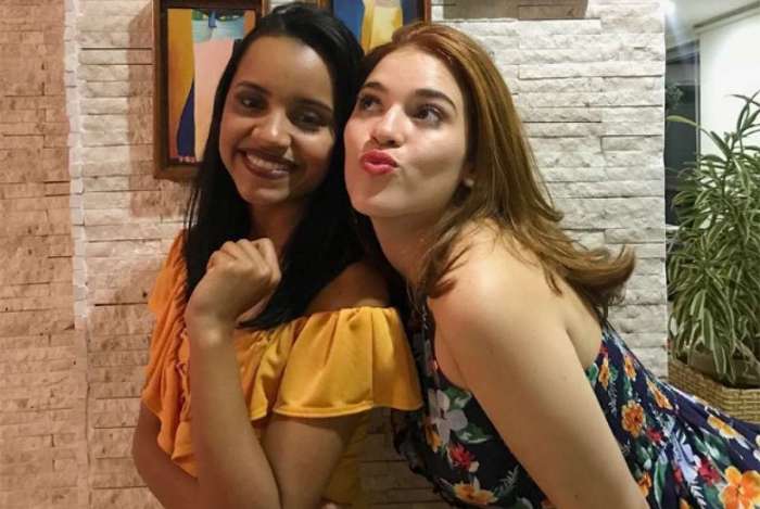 Gleici e Ana Clara se reencontram