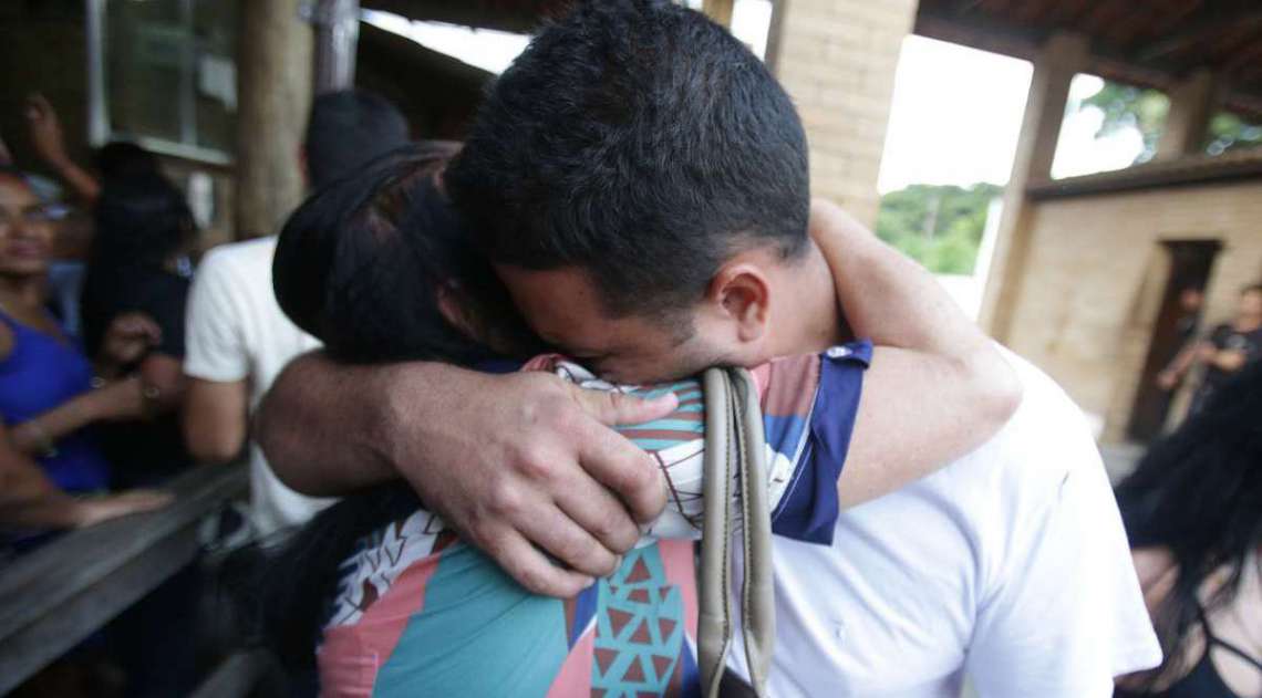 Suspeitos que foram presos em uma festa da milícia em Santa Cruz, conseguem o alvará de soltura e deixam o presídio de Gericinó, em Bangu