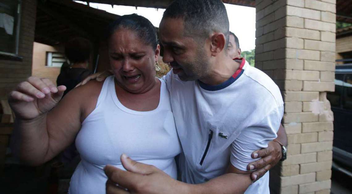 Suspeitos que foram presos em uma festa da mil�cia em Santa Cruz, conseguem o alvar� de soltura e deixam o presidio de Gericin� em Bangu. Foto: Daniel Castelo Branco / Ag�ncia O Dia