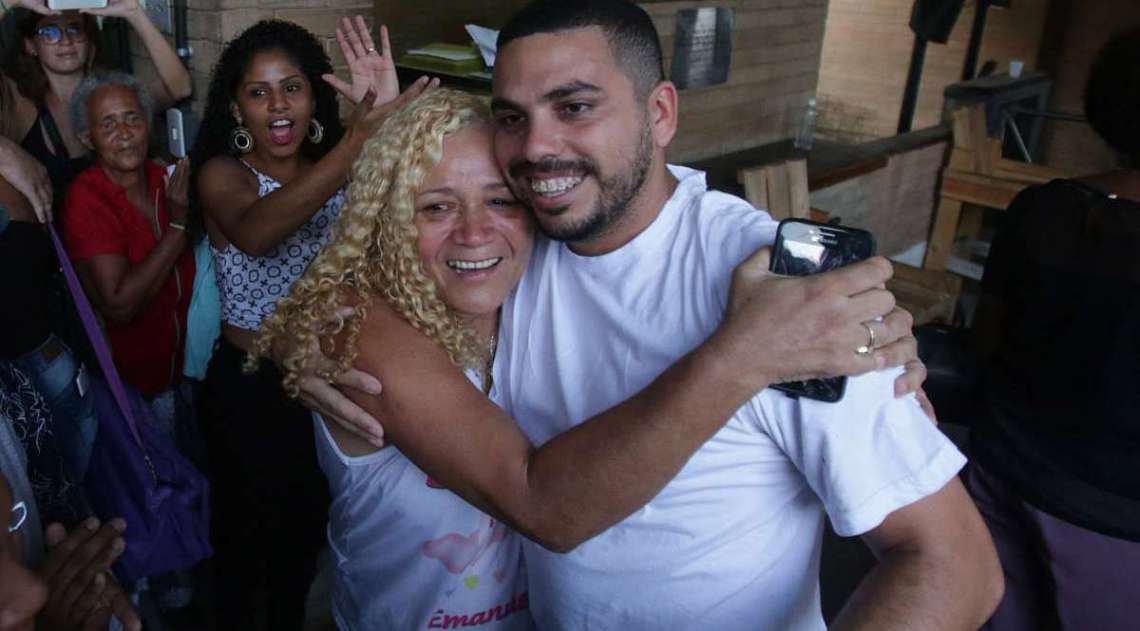 Suspeitos que foram presos em uma festa da milícia em Santa Cruz, conseguem o alvará de soltura e deixam o presidio de Gericinó em Bangu. Na foto Carlos André da Silva de Souza. Foto: Daniel Castelo Branco / Agência O Dia