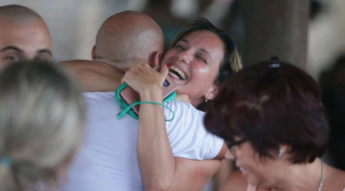 Suspeitos que foram presos em uma festa da milícia em Santa Cruz, conseguem o alvará de soltura e deixam o presídio de Gericinó, em Bangu